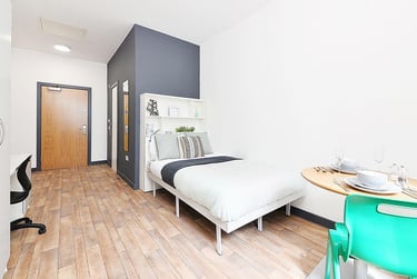 1 bed studio, Raleigh Street, City Centre, Plymouth, PL11ET - Image 2